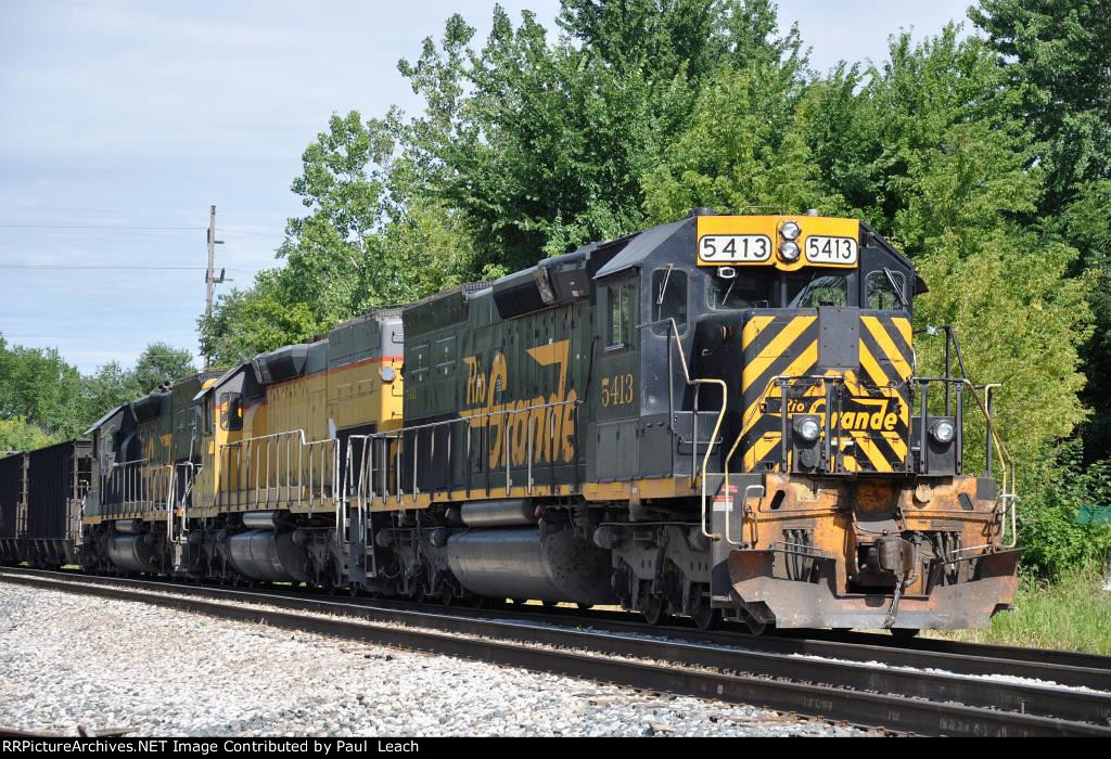 Tied down rock train with three tunnel motors